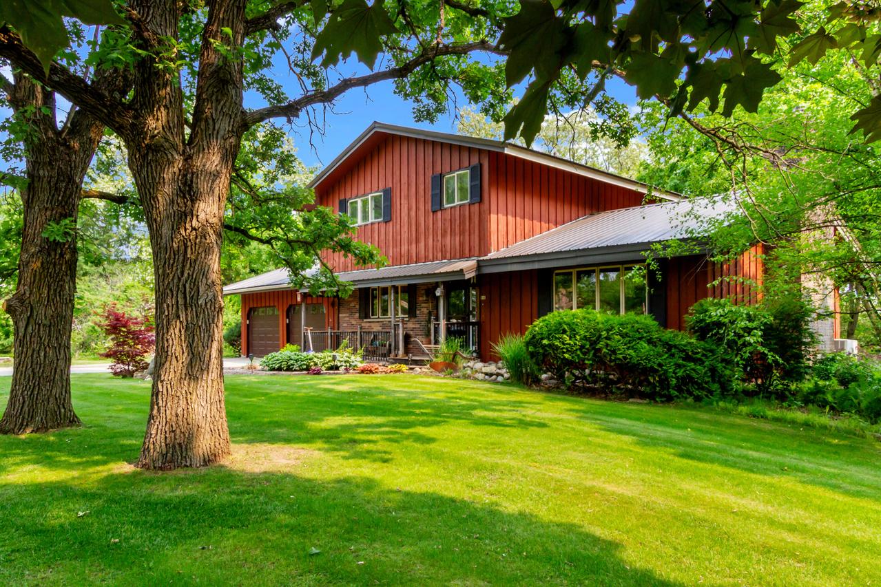948 Ann St, Genoa City, WI 53128