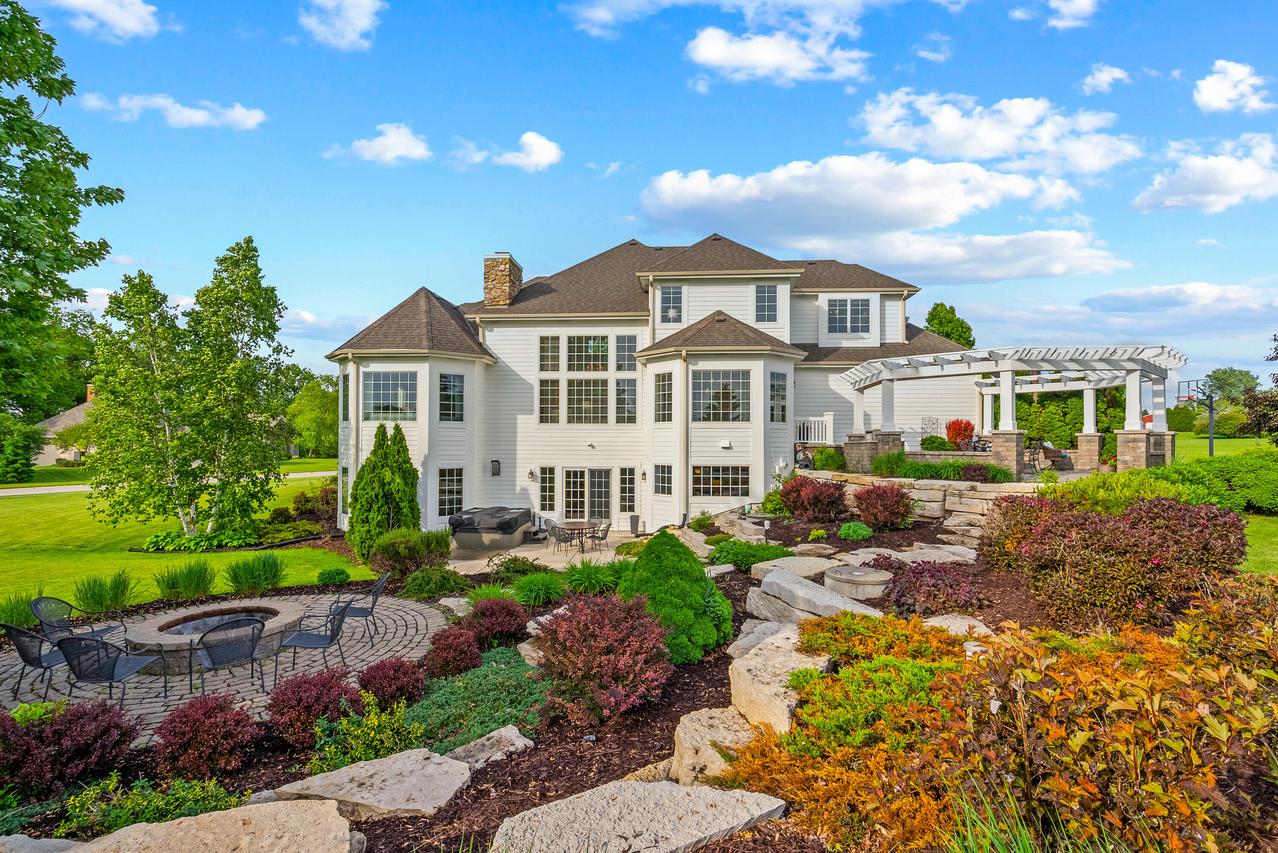 W272N6255 Maple St, Merton, WI 53089