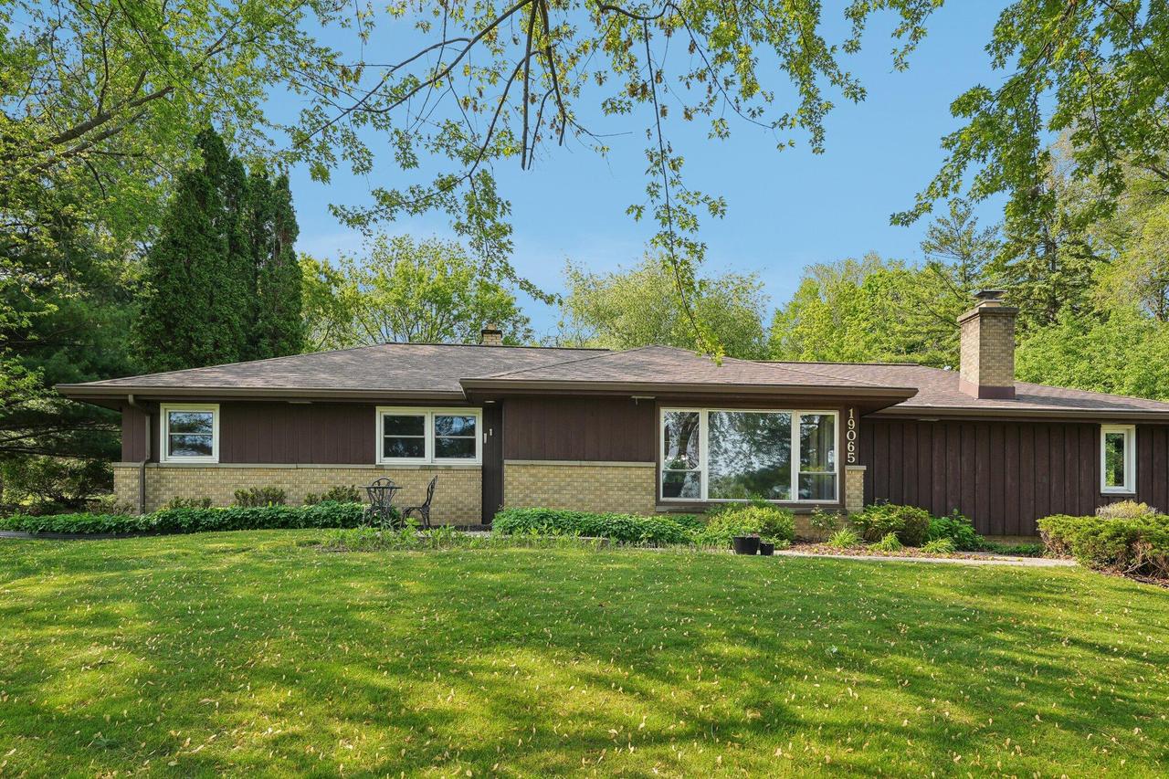 19065 N North Hills, Brookfield, WI 53045