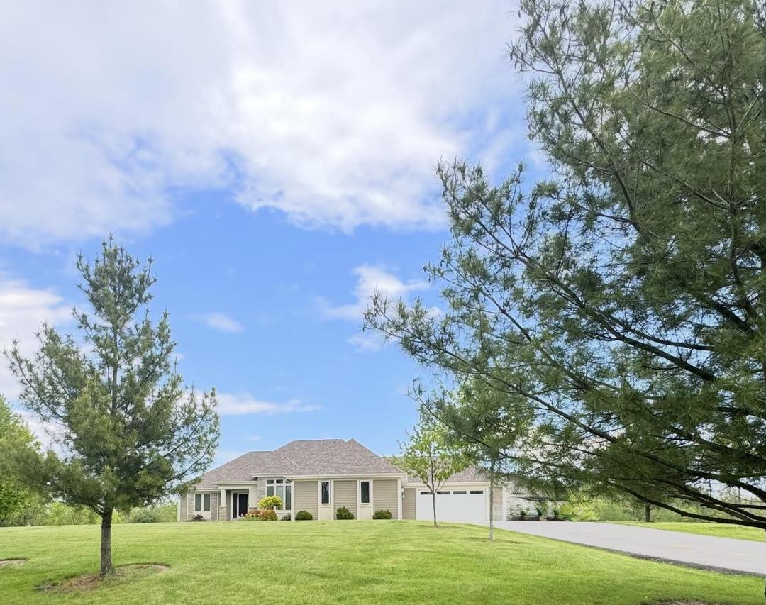 6451 E River Rd, Caledonia, WI 53402