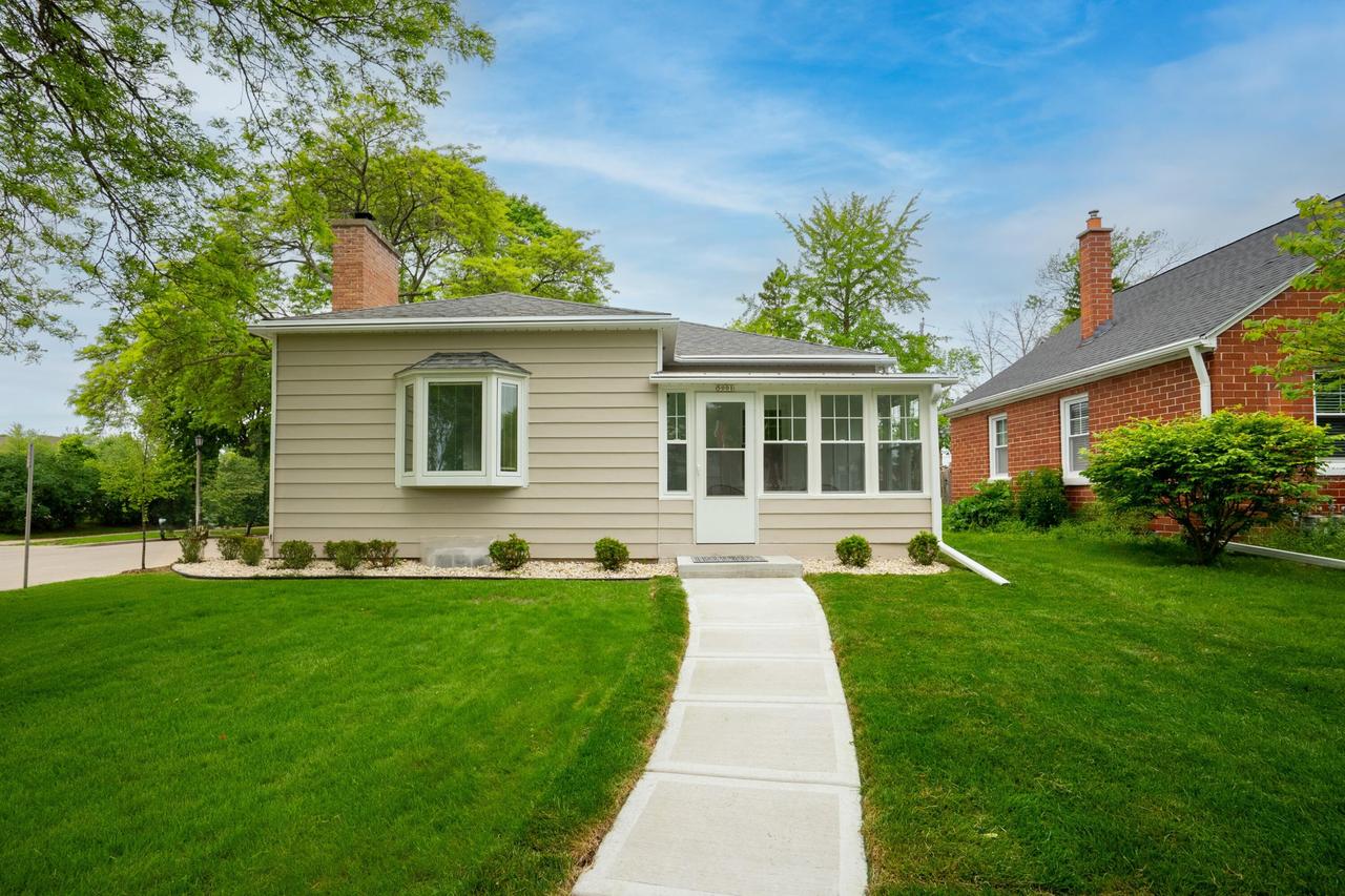 5001 N Bay Ridge, Whitefish Bay, WI 53217
