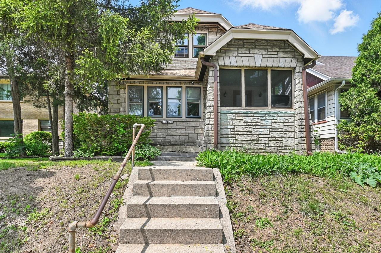 2455 S 60th St #2457, West Allis, WI 53219