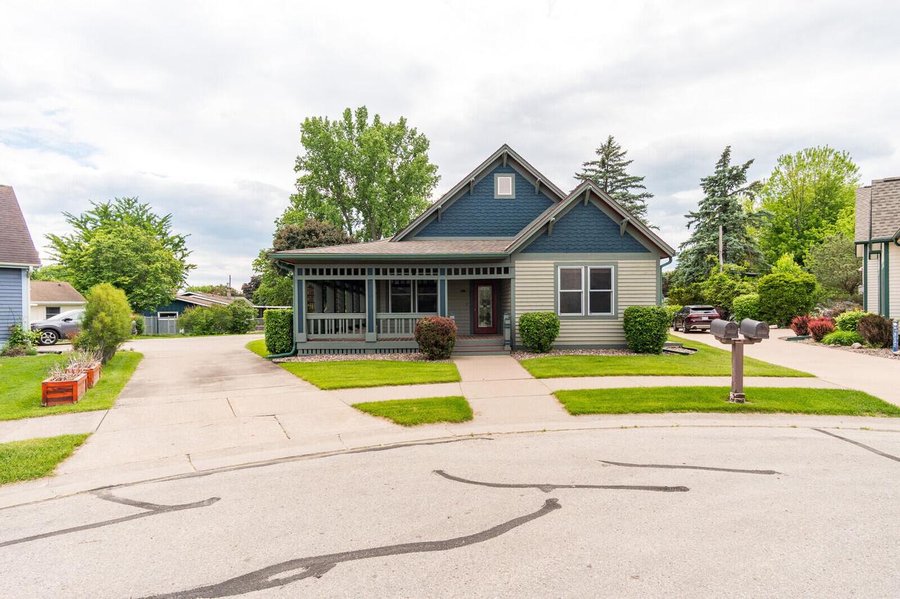 3104 Macharley Ln, La Crosse, WI 54601