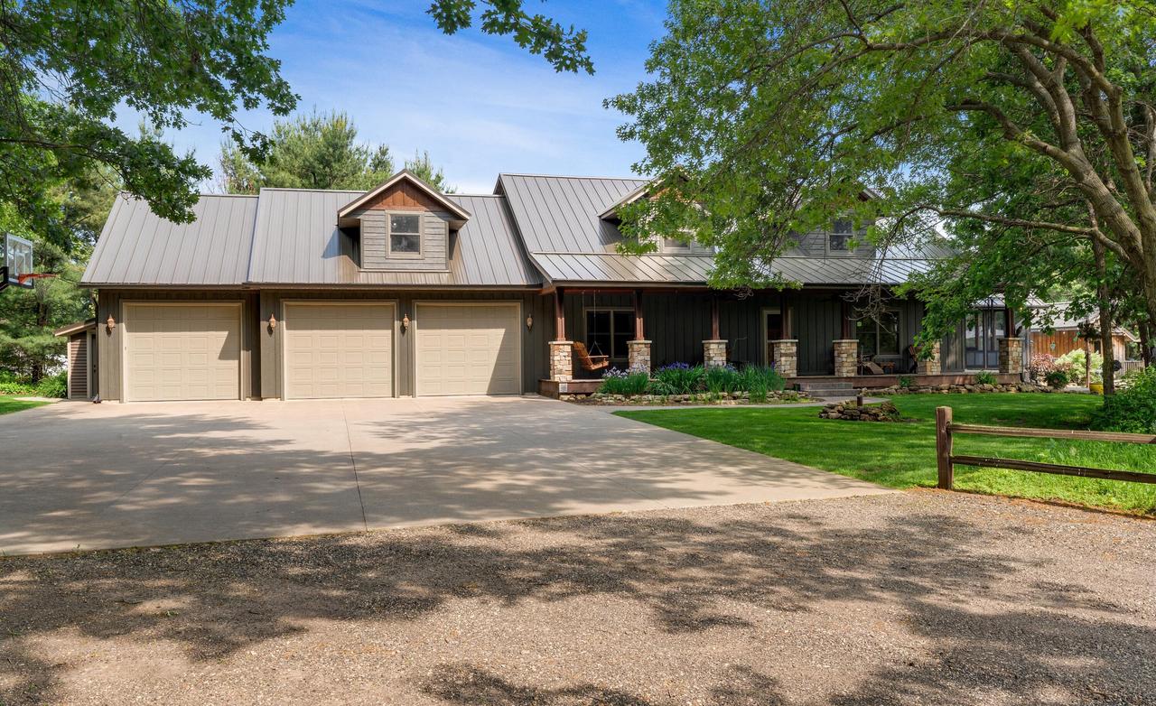 W19922 Ardes Ln, Caledonia, WI 54630