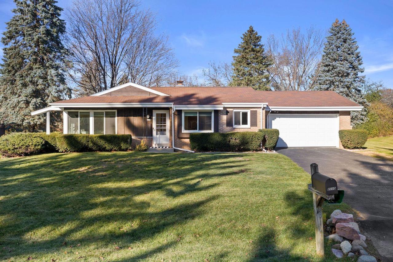 2110 W Edward Ln, Glendale, WI 53209