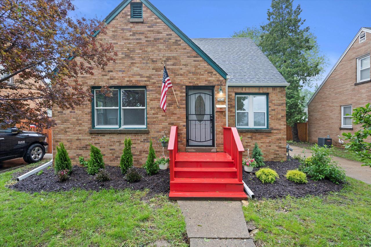 3856 N 88th St, Milwaukee, WI 53222