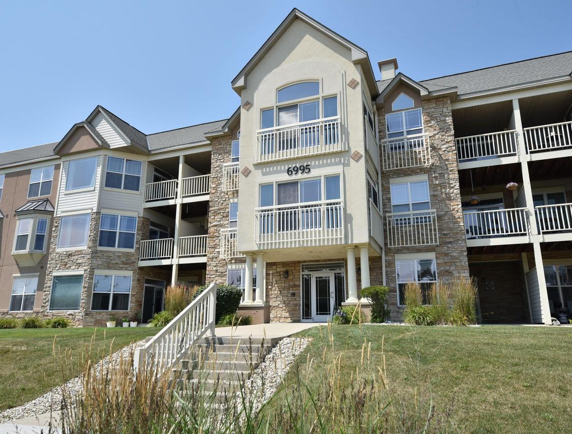 6995 S Riverwood Blvd #S-209, Franklin, WI 53132