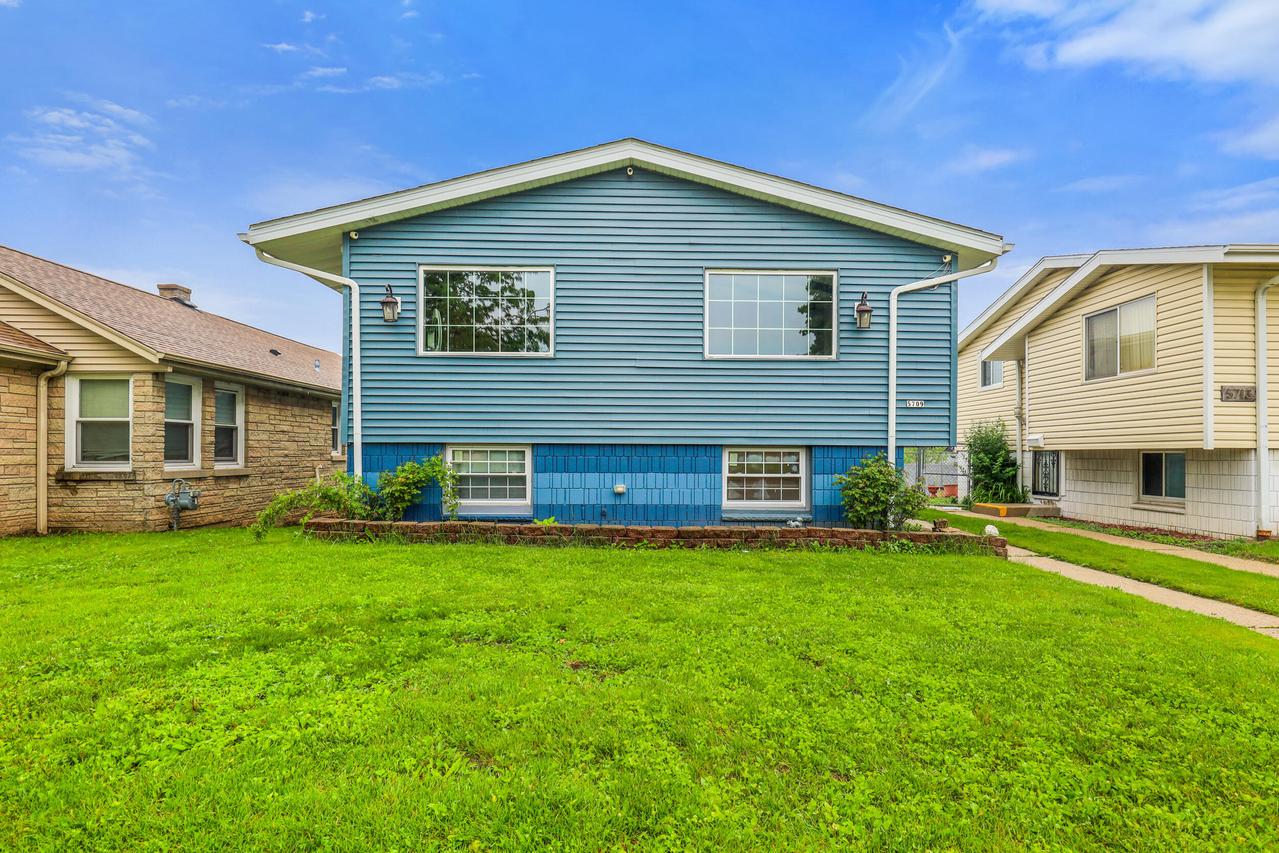 5709 N 73rd St, Milwaukee, WI 53218