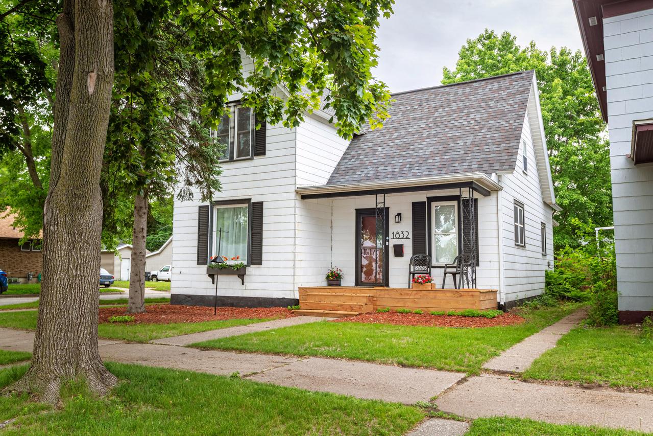 1832 Wood St, La Crosse, WI 54603
