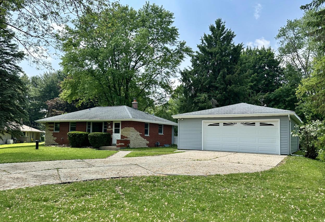 W226N5985 Avon Ct, Lisbon, WI 53089