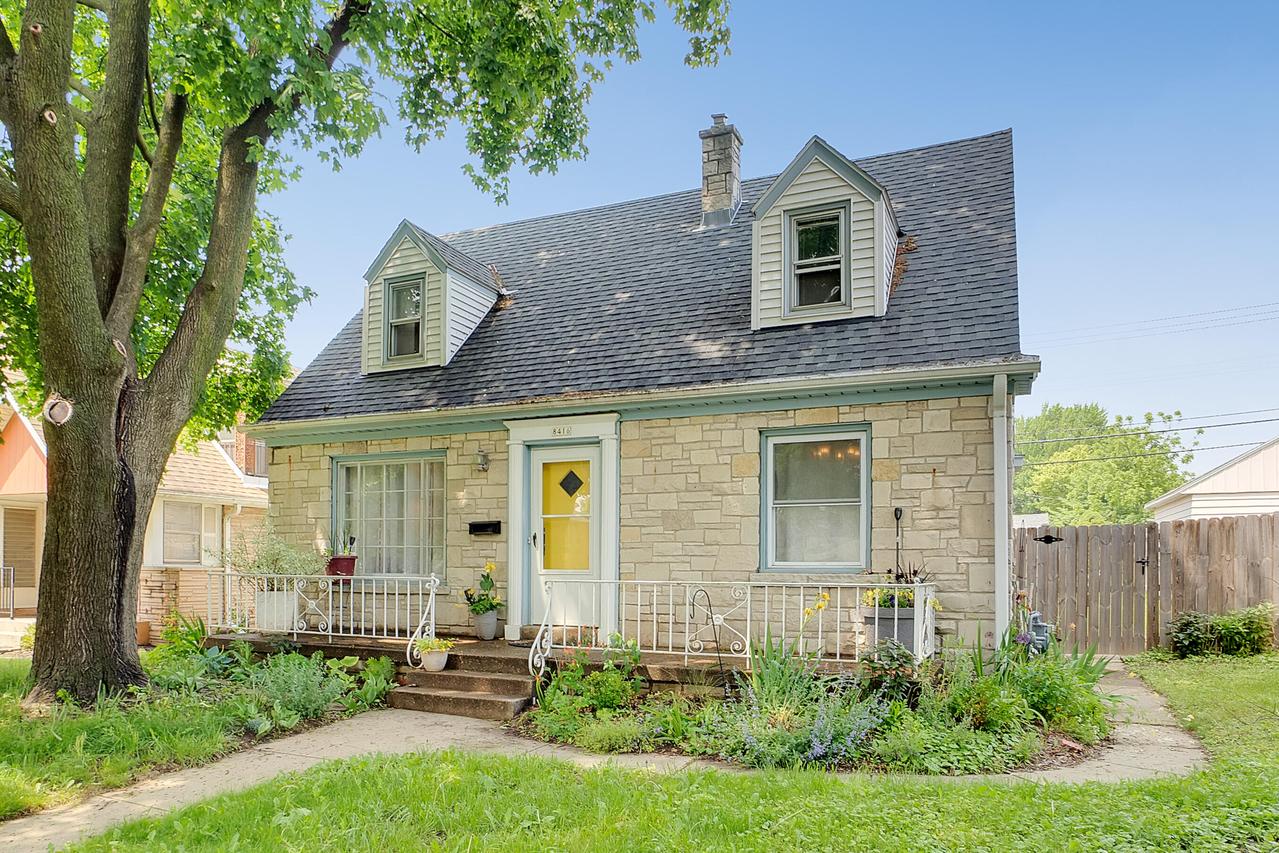 8416 W Keefe Ave, Milwaukee, WI 53222