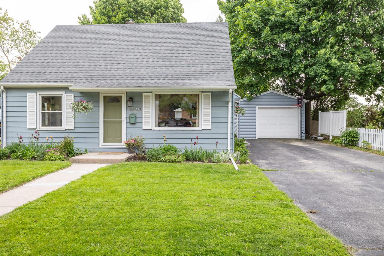 W62N322 Hanover Ave, Cedarburg, WI 53012