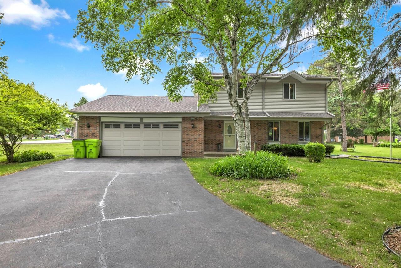 36741 Beaver Ct, Summit, WI 53066