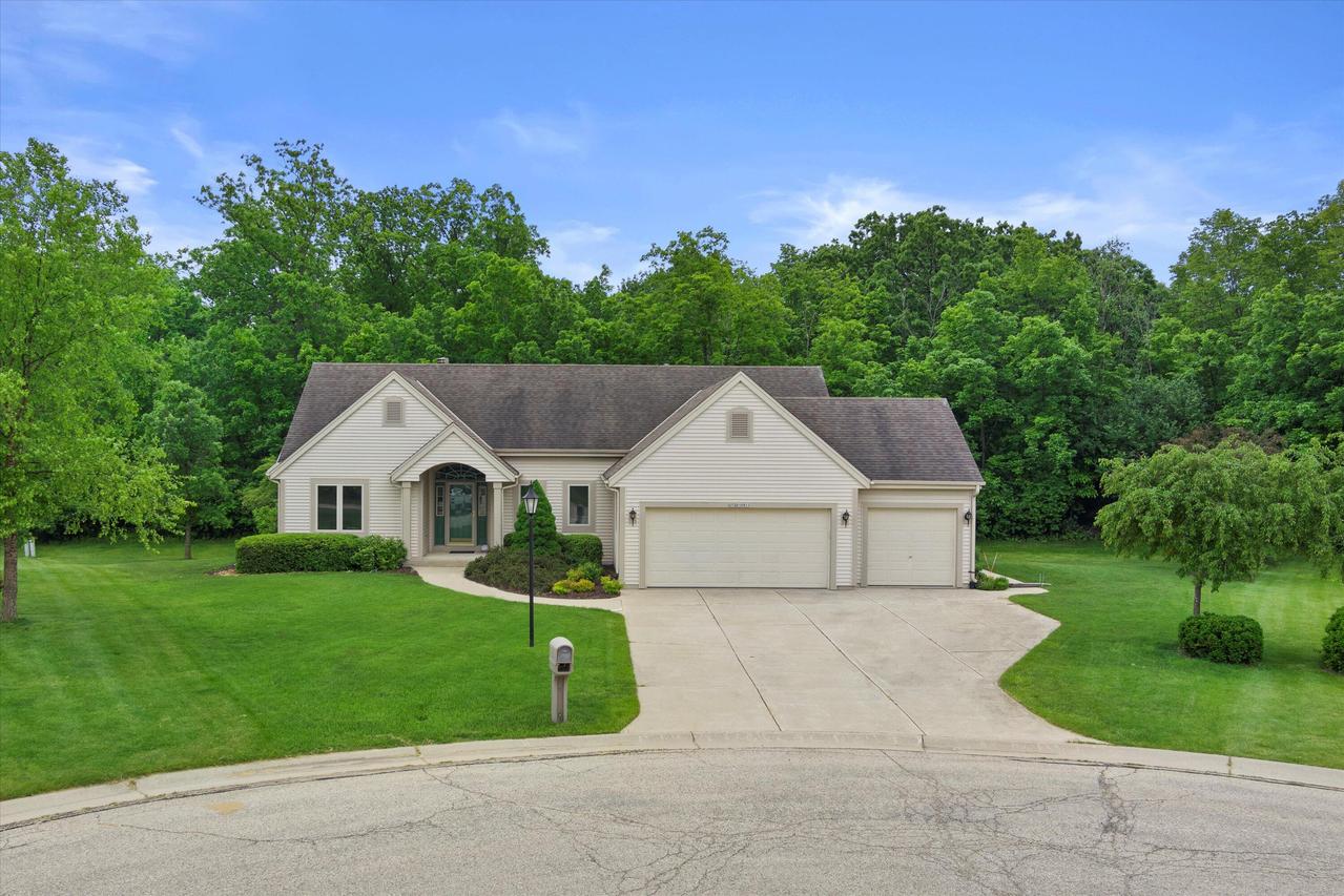 S73W15911 Bur Oak Ct, Muskego, WI 53150