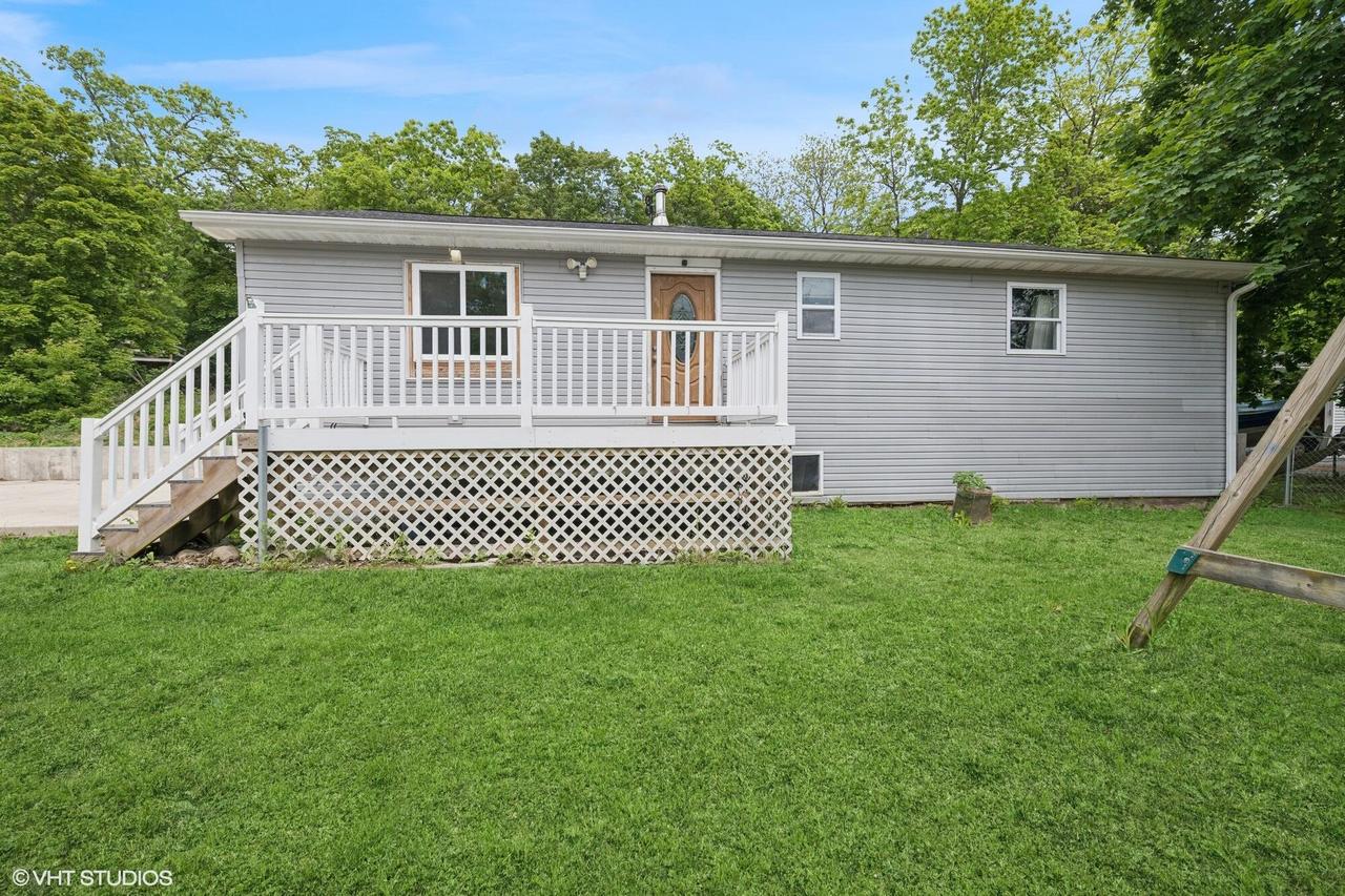 N1696 Mallow Pl, Bloomfield, WI 53128