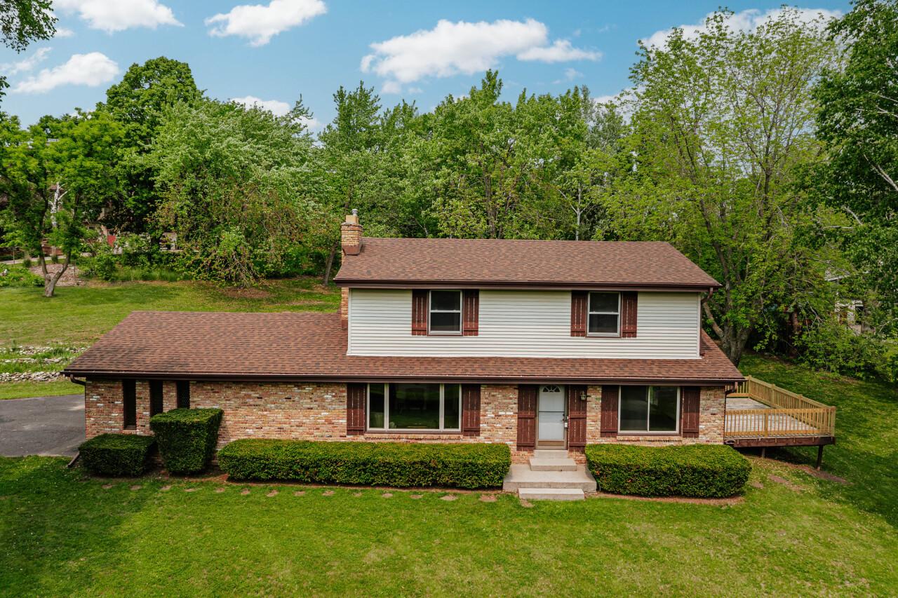 S25W27040 Winnebago Way, Waukesha, WI 53188