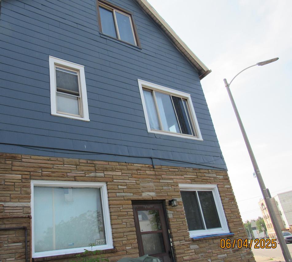 2405 S 5th St, Milwaukee, WI 53207
