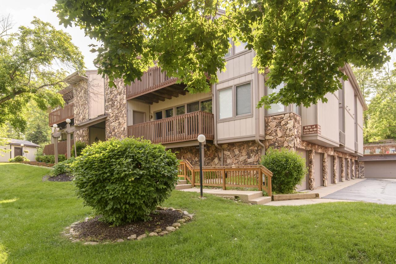 832 Kendall Ln, Lake Geneva, WI 53147