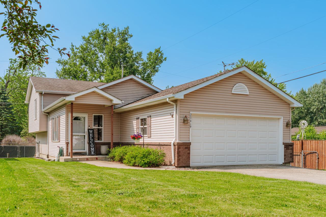 23419 82nd St, Salem Lakes, WI 53168