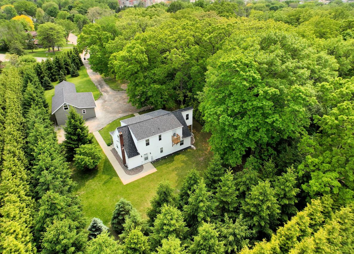 4900 S 67th St, Greenfield, WI 53220
