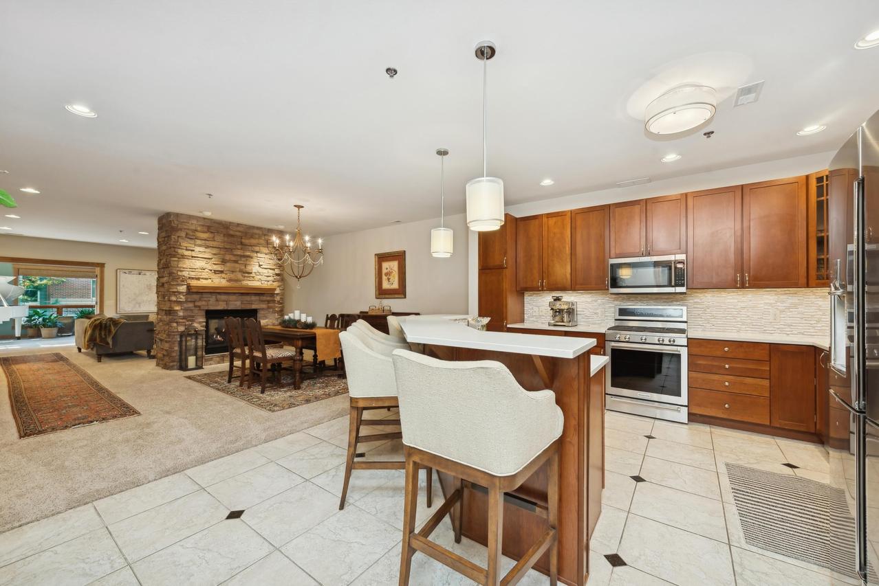 415 S Wells St #304, Lake Geneva, WI 53147