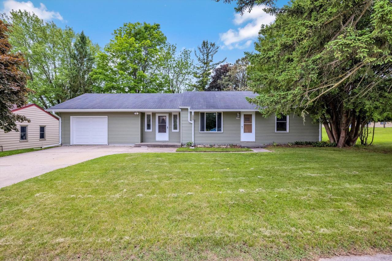 2353 Chestnut St, West Bend, WI 53095