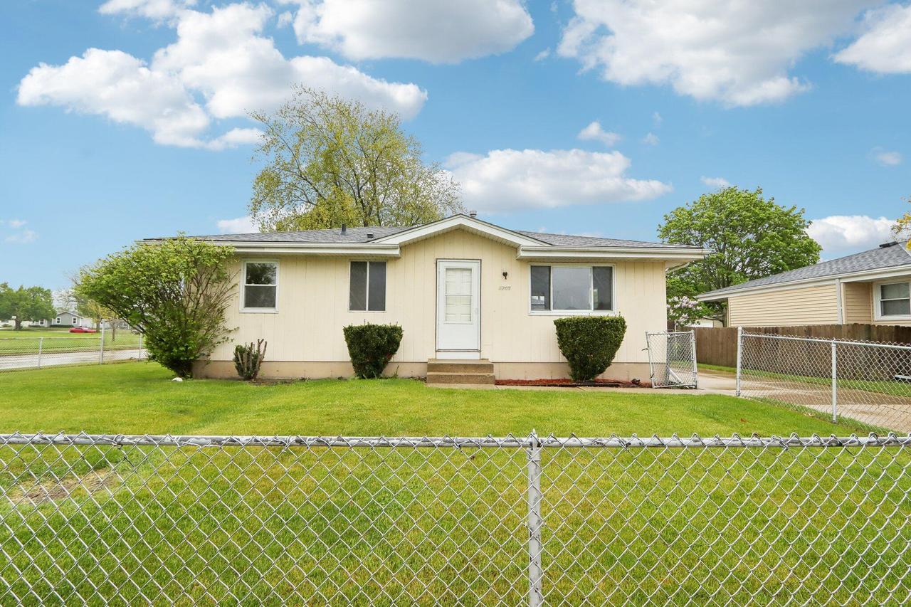 5705 66th Pl, Kenosha, WI 53142