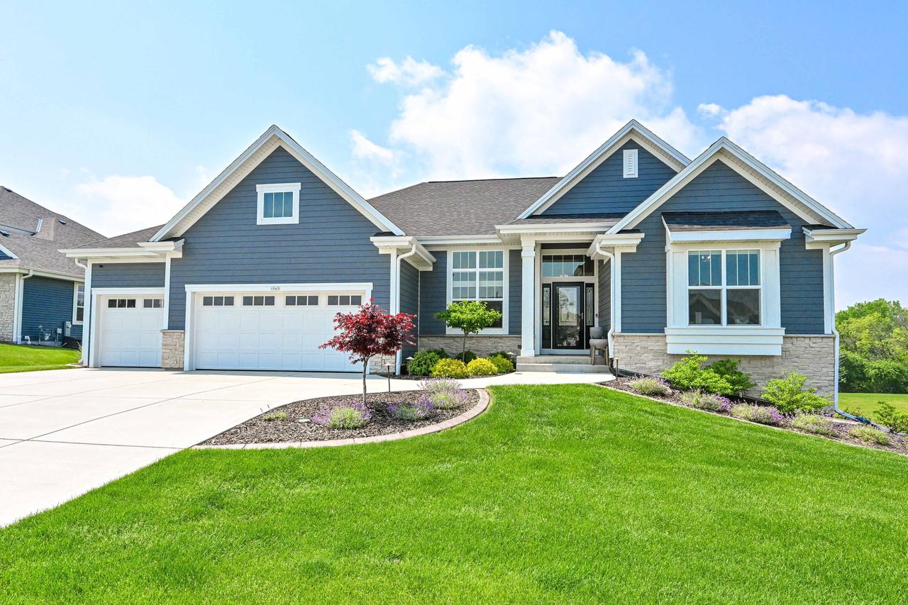 1943 N Teton Trl, Grafton, WI 53024