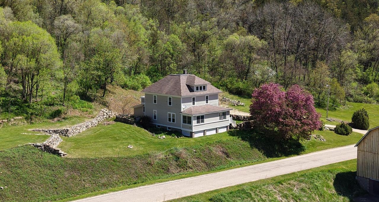 51888 Johnstown Rd, Utica, WI 54655