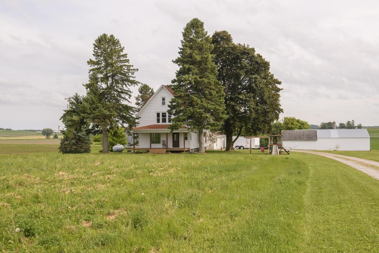 W6497 Vandre Rd, Milford, WI 53038
