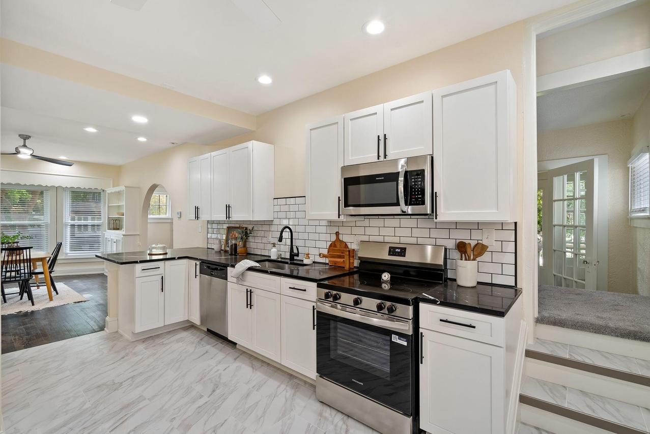 6935 Aetna Ct, Wauwatosa, WI 53213