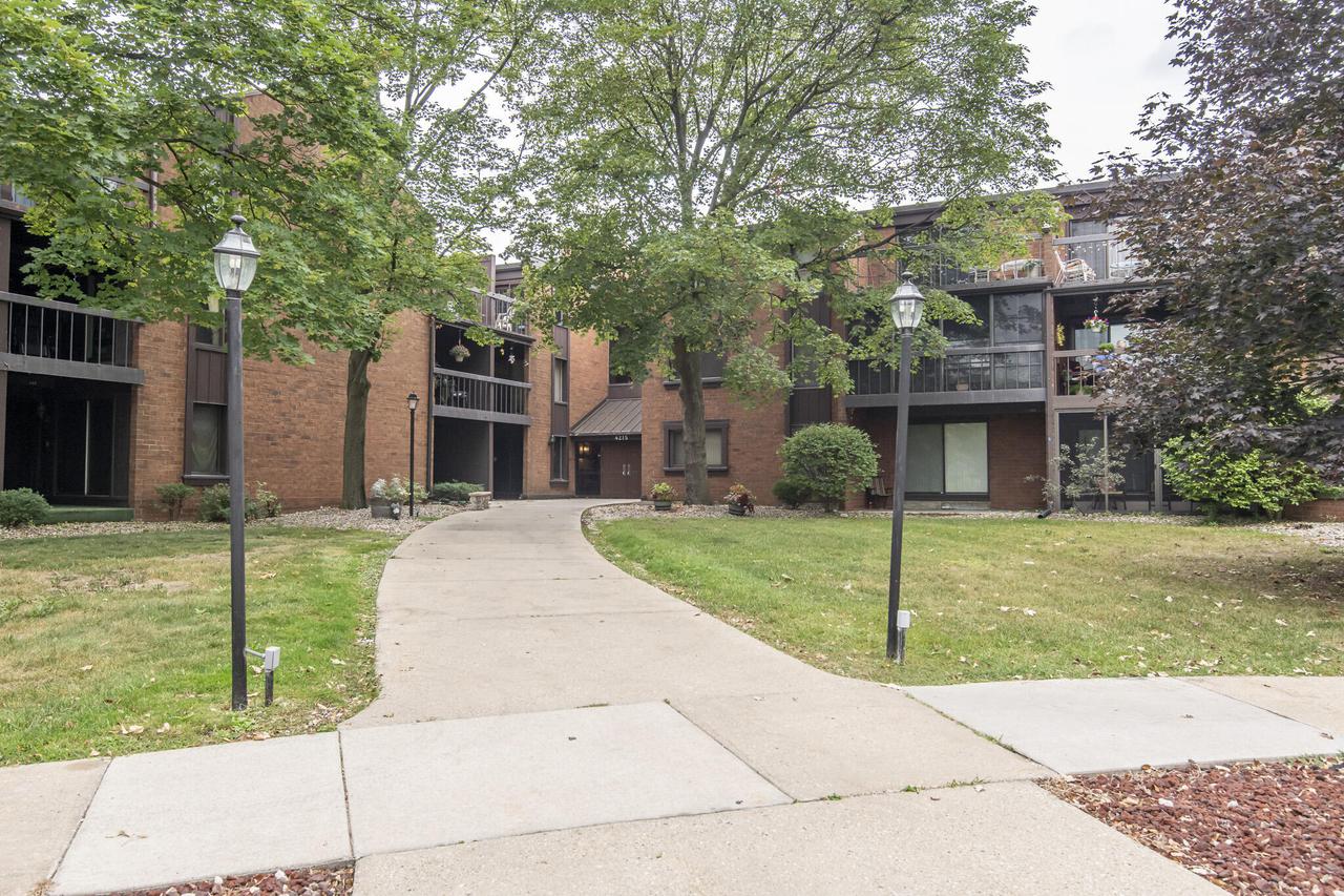 4215 N 100th St #346, Milwaukee, WI 53222