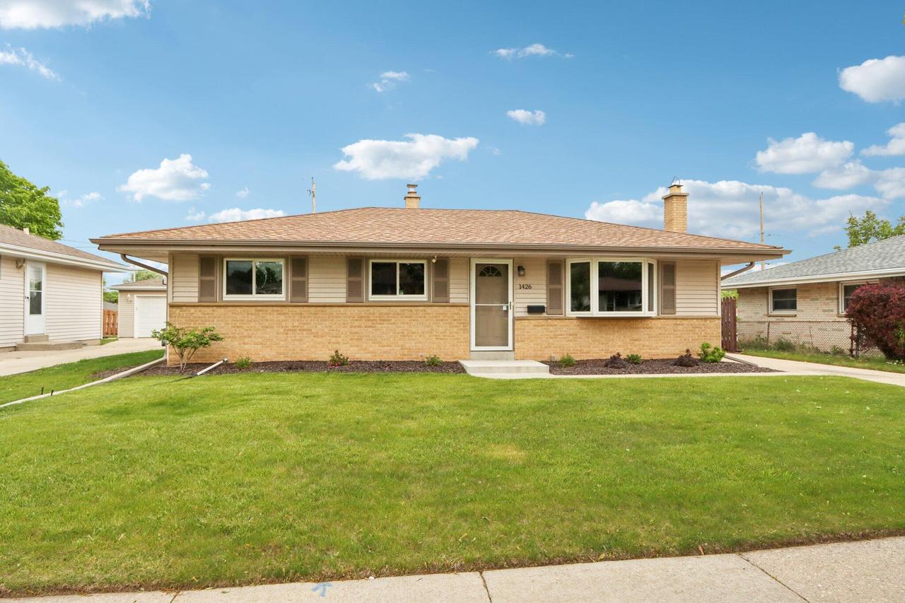 1426 W Wanda Ave, Milwaukee, WI 53221