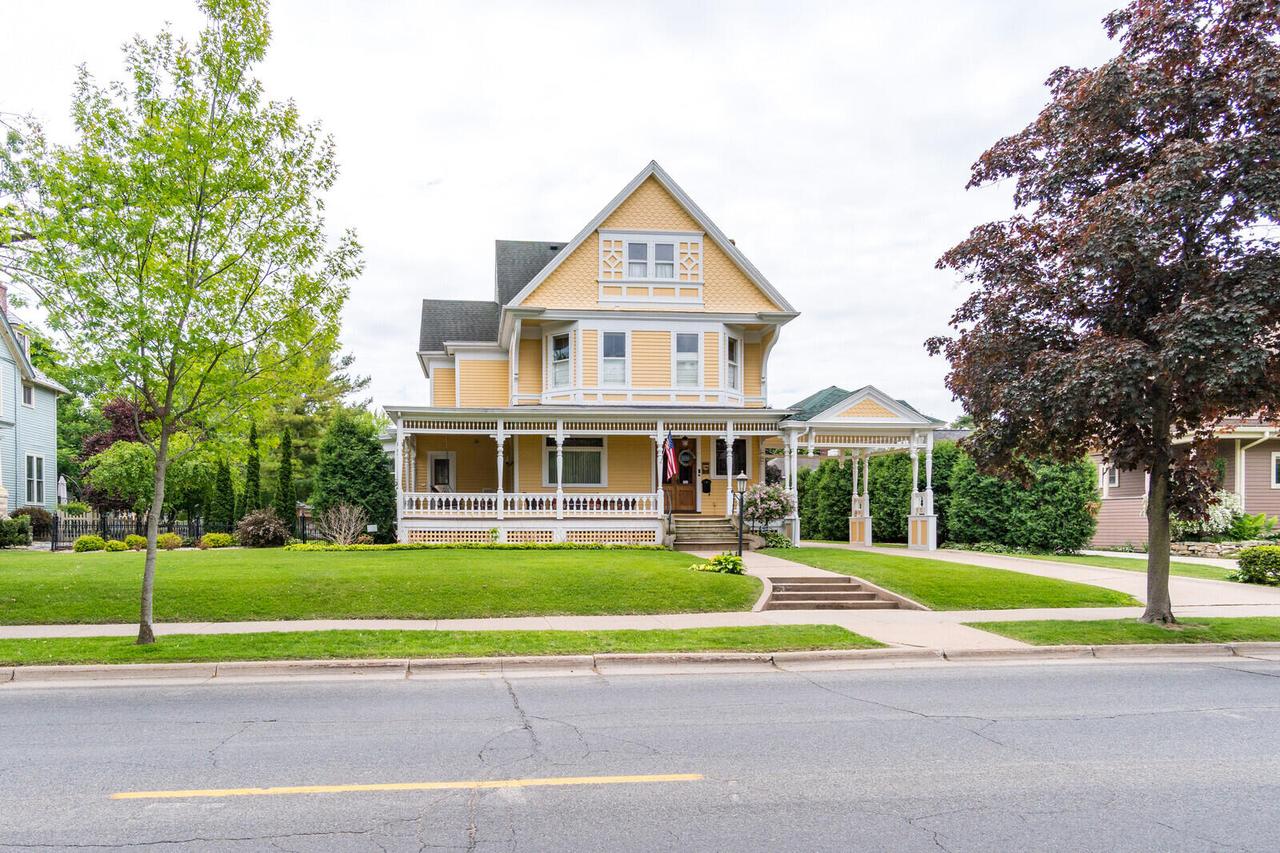 1414 Cass St, La Crosse, WI 54601
