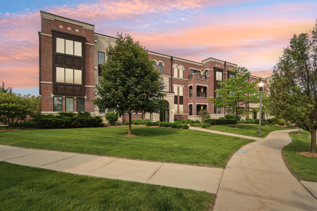 19155 Thomson Dr #104, Brookfield, WI 53045