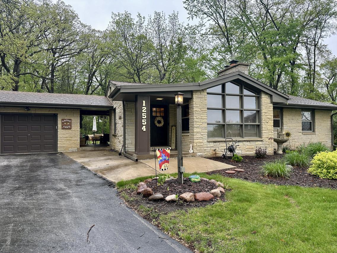 12554 Knoll Rd, Elm Grove, WI 53122