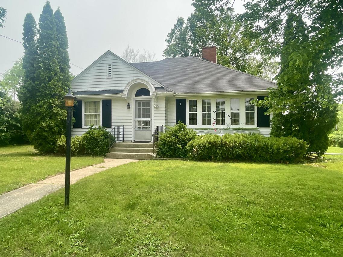 34815 W State St, Burlington, WI 53105