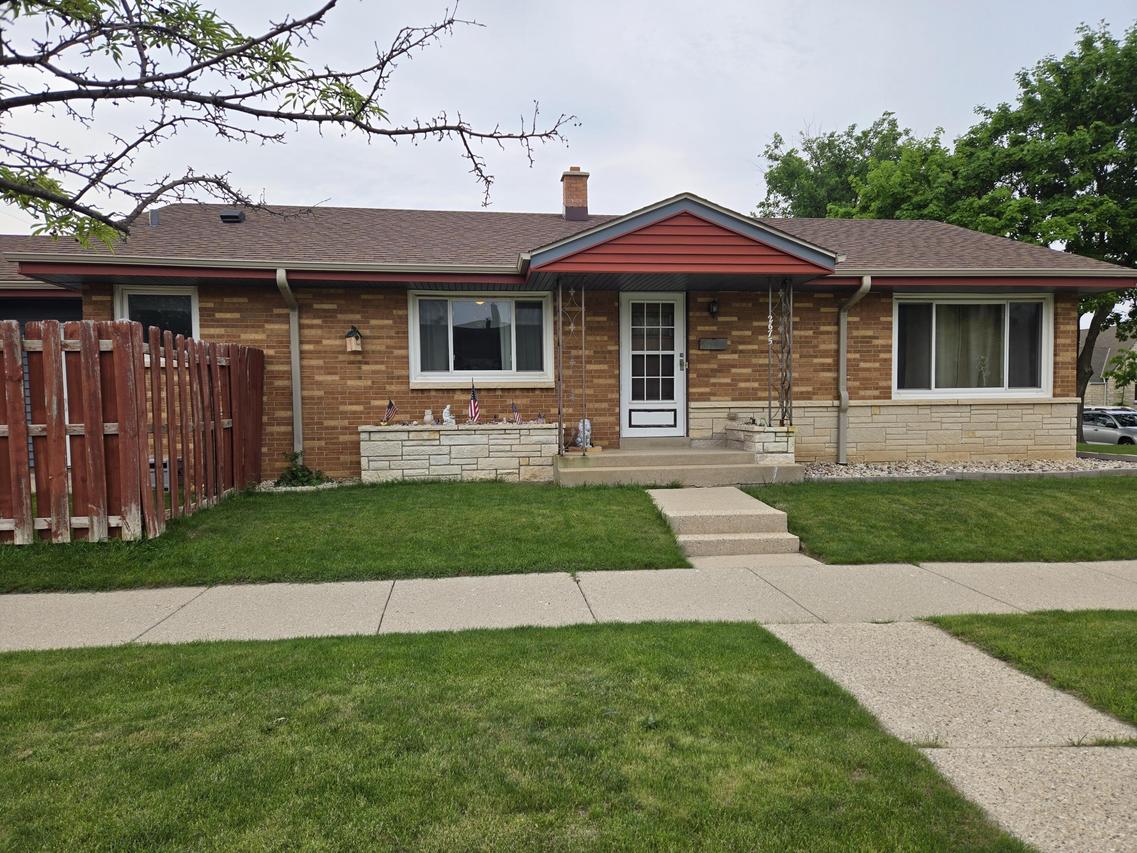 2675 S 71st St, Milwaukee, WI 53219