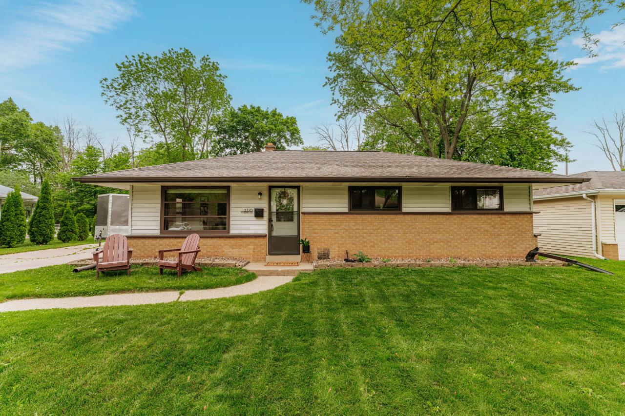 2310 W Marne Ave, Glendale, WI 53209