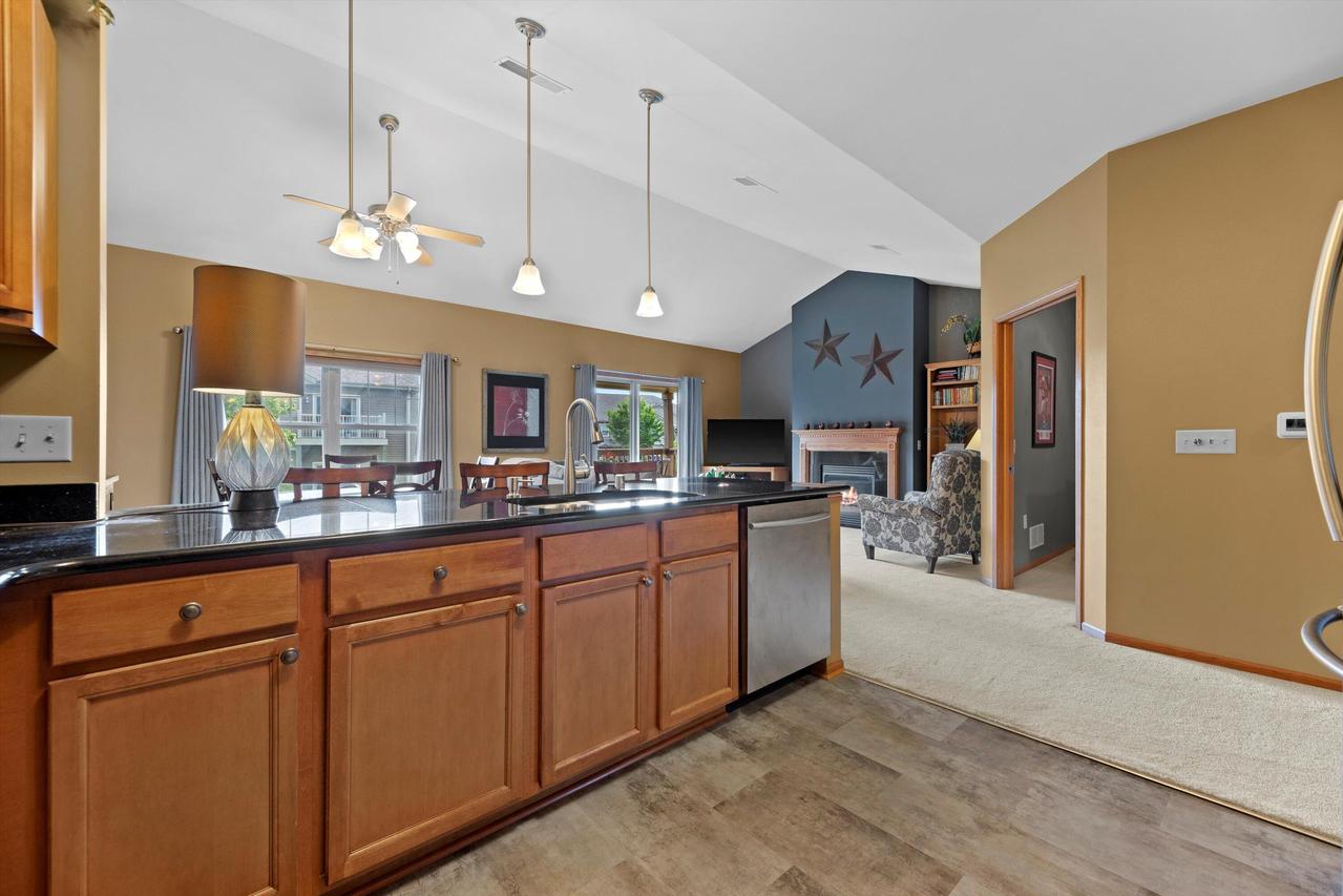 1669 New Port Vista, Grafton, WI 53024
