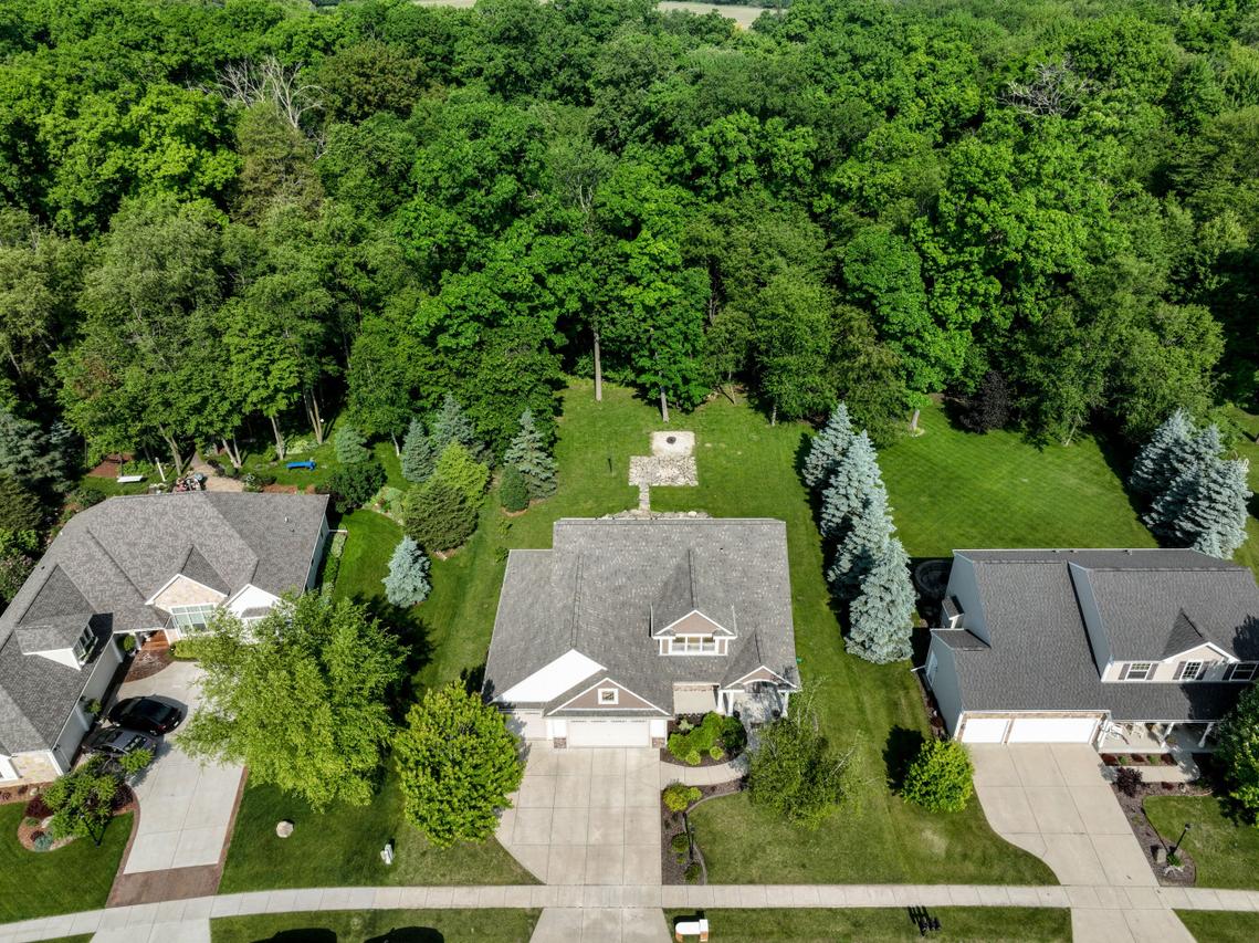 1388 Mamerow Ln, Oconomowoc, WI 53066