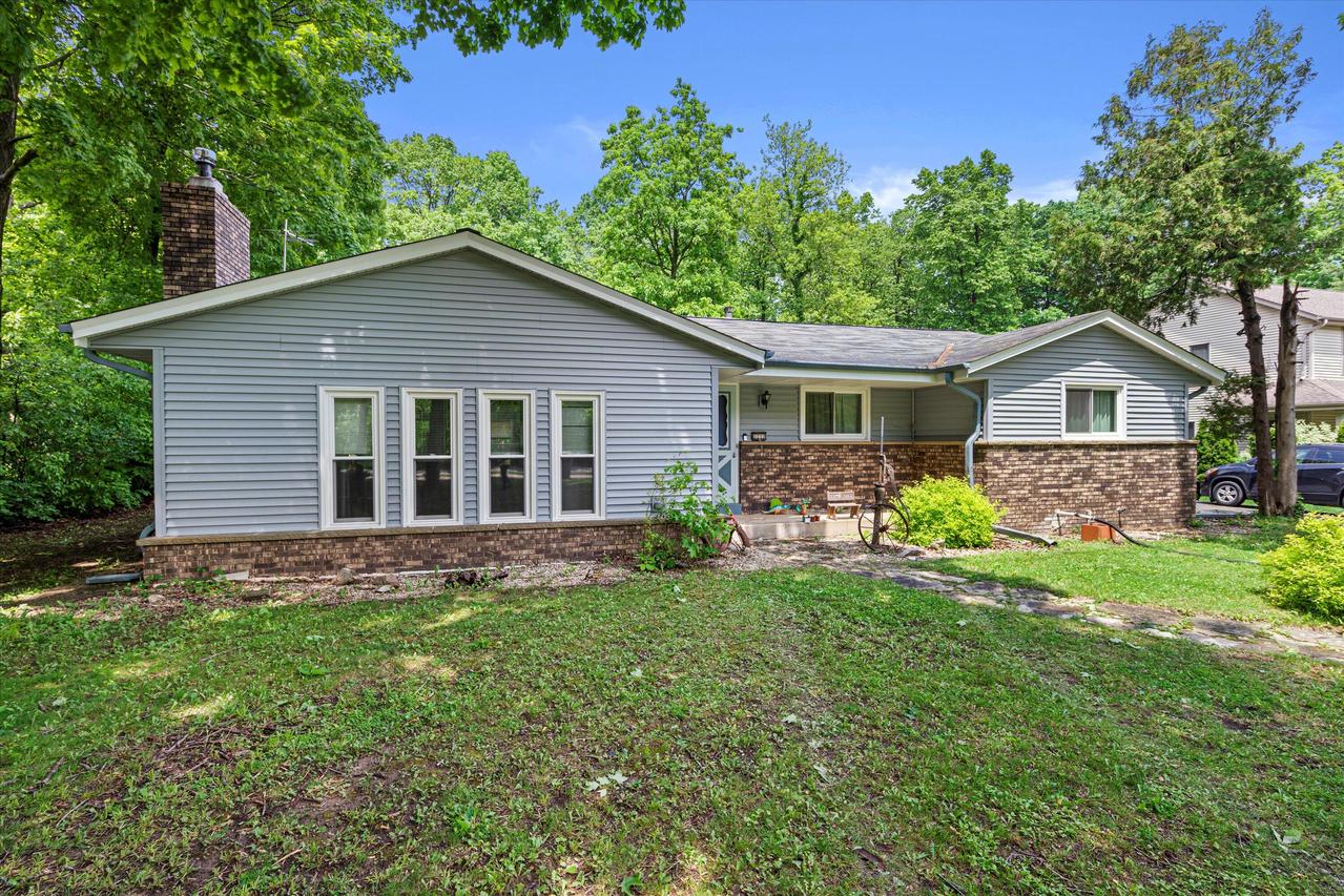 3232 W Fitzsimmons Rd, Franklin, WI 53132