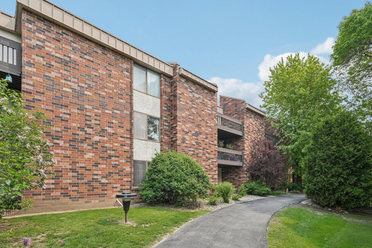 2350 W Good Hope Rd #156, Glendale, WI 53209