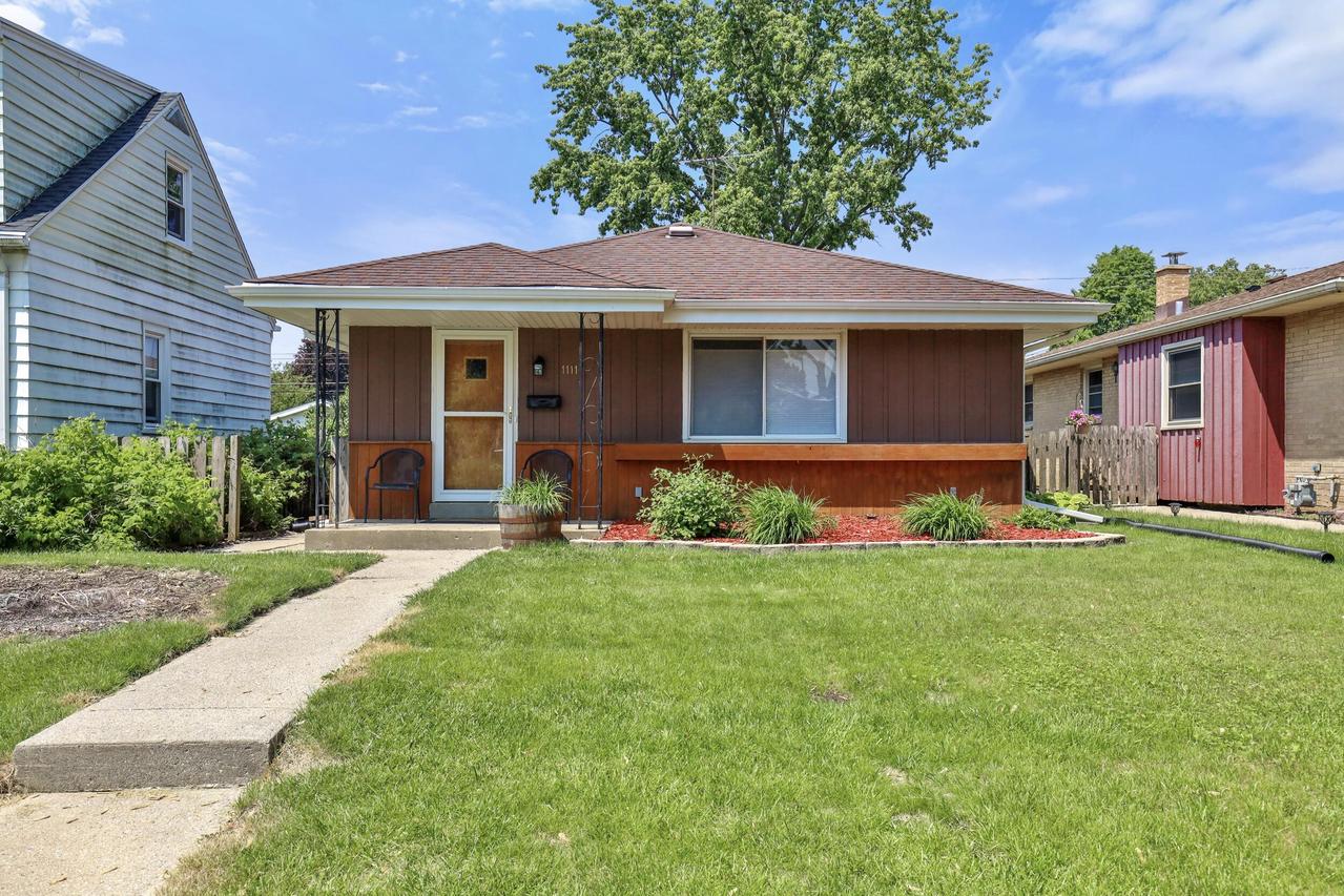 1111 S 101st St, West Allis, WI 53214