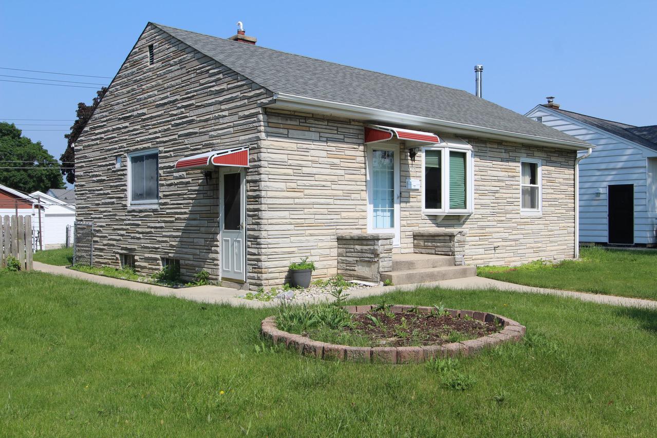 3253 S 68th St, Milwaukee, WI 53219
