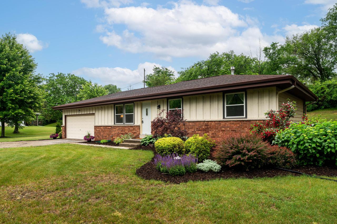 S88W23185 Wynn Dr, Big Bend, WI 53103