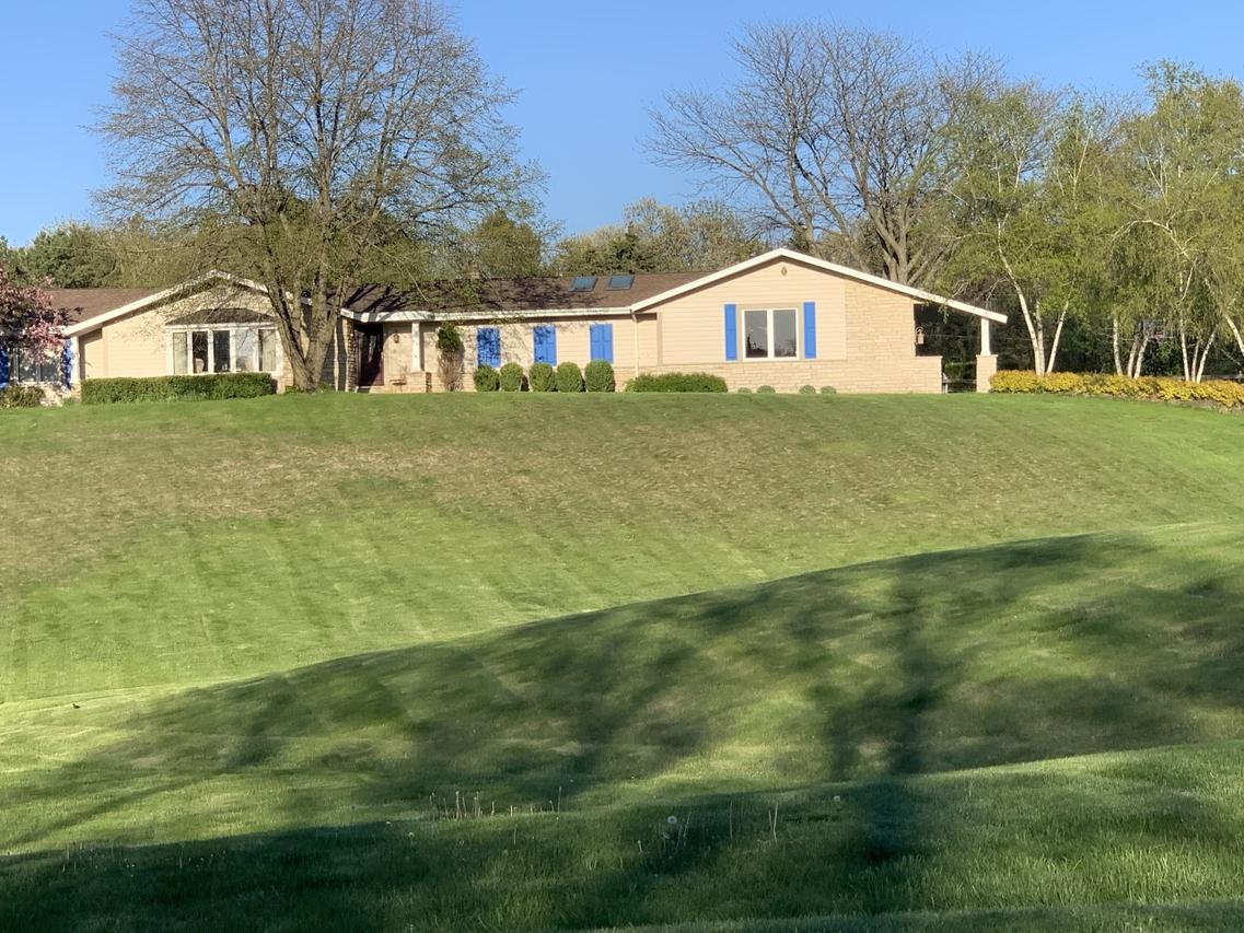 W338S4370 Drumlin Dr, Genesee, WI 53118