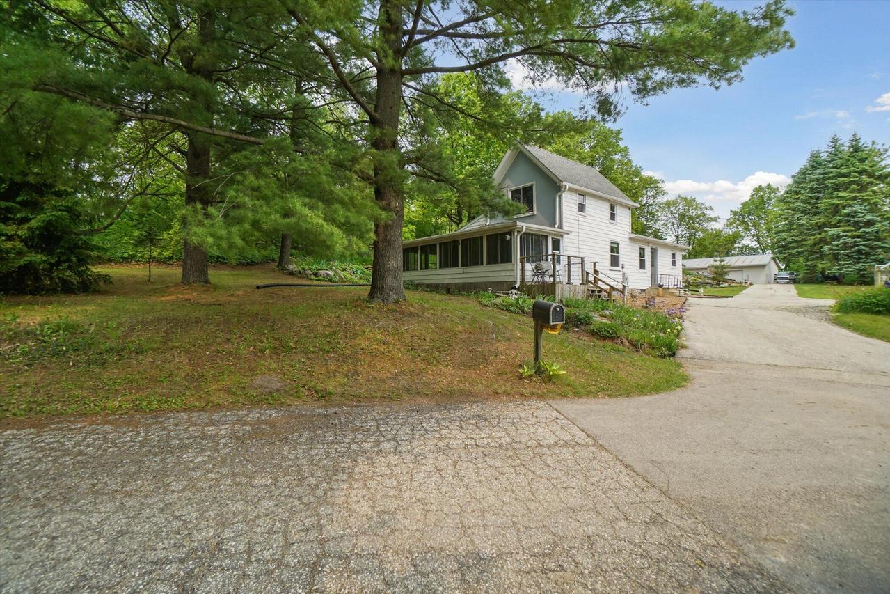 550 Howard Ave, Slinger, WI 53086