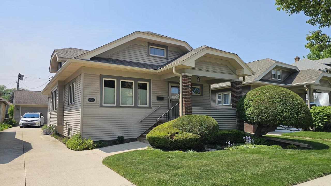 1320 Monroe Ave, Racine, WI 53405