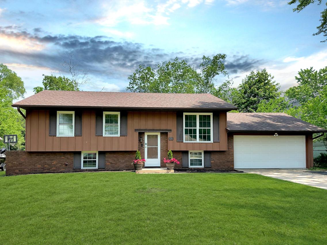 126 17th Ave, Onalaska, WI 54650